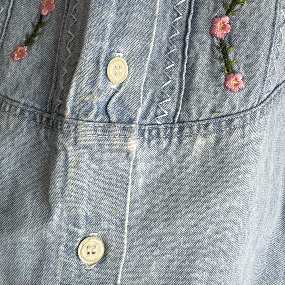 Vintage Capacity Denim Embroidered Short Sleeve Button Up Top - Size Medium - Picture 6 of 9